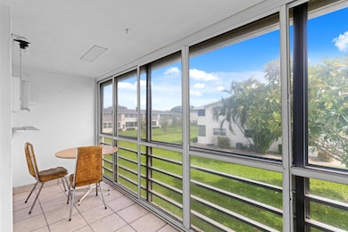 171 Windsor H, West Palm Beach, FL 33417 - photo 4