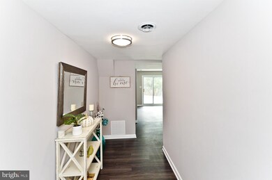 5505 Hunt Place NE, Washington, DC 20019 - photo 3