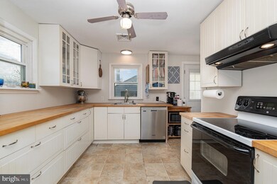 808 W Maple St, Palmyra, PA 17078 - photo 3