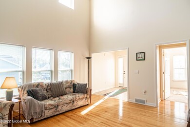 10 Garnet Ln, Schenectady, NY 12302 - photo 6