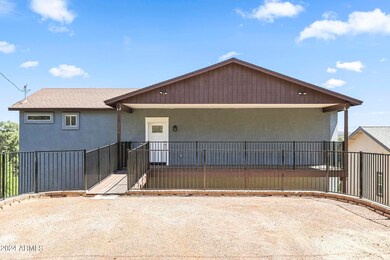 1002 Front Deck