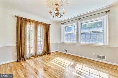 2 Burket Ct, Silver Spring, MD 20910 - photo 5