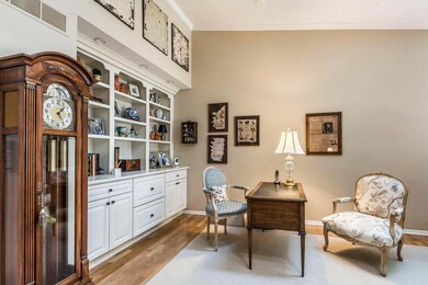 Custom Built-in Bookshelves/Cabinets