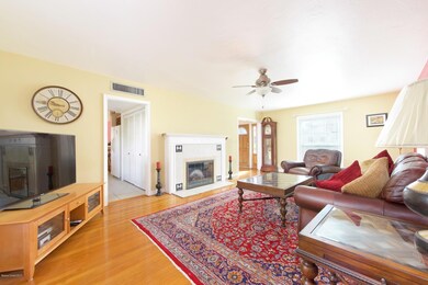 Living room 3