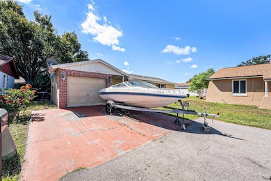 7502 Pond View Ct, Tampa, FL 33615 - photo 2