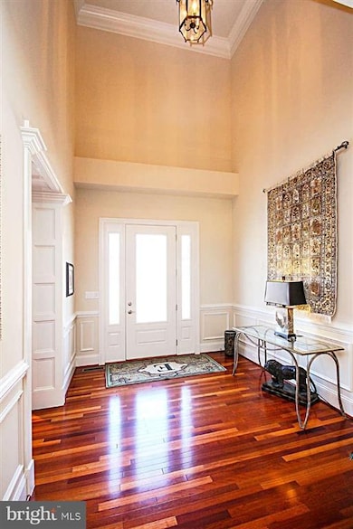 2155 Royal Lodge Dr, Falls Church, VA 22043 - photo 2