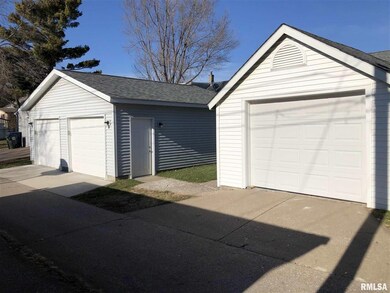 1509 W 36th St, Davenport, IA 52806 - photo 2
