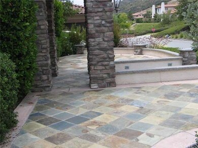 Custom bulid front court yard for entertaining gue