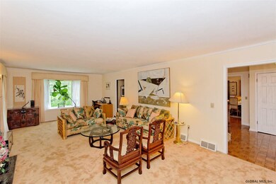 798 Avon Crest Blvd, Schenectady, NY 12309 - photo 3