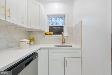 446 Via Cascata Dr, Clementon, NJ 08021 - photo 4