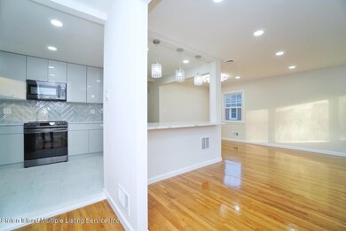Livingroom Entrance