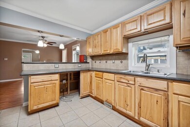 04_406NElm_5_Kitchen_LowRes