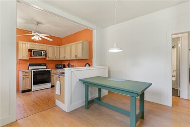 Dining area to kitchen