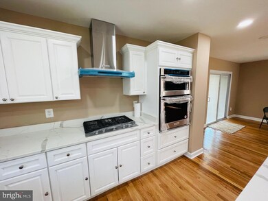 3804 Inverness Dr, Chevy Chase, MD 20815 - photo 5