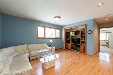 2328 Asbury Rd, Northbrook, IL 60062 - photo 6