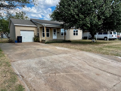 1202 Mark St, Shawnee, OK 74801 - photo 3