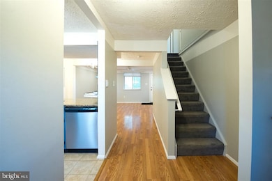 6033 Rowanberry Dr, Elkridge, MD 21075 - photo 3