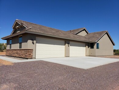 2331 - SIDE GARAGE