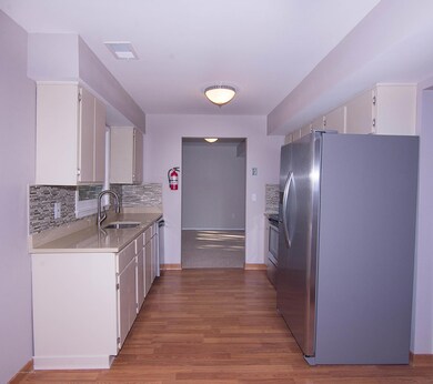 _RMJ8193.jpg kitchen