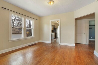 915 W Pacific Ave, Waukegan, IL 60085 - photo 4