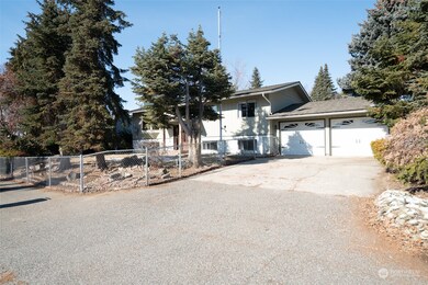 711 14th St NE, East Wenatchee, WA 98802 - photo 2