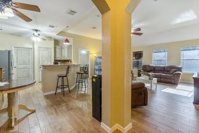 705 Oakmont Dr, Ennis, TX 75119 - photo 5