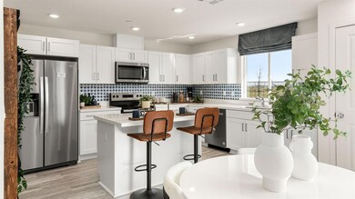 733 Fountain Ct, Roseville, CA 95747 - photo 3