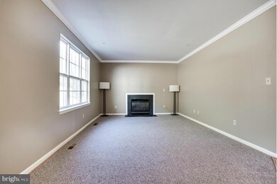 5606 Silk Tree Dr, Riverdale, MD 20737 - photo 4
