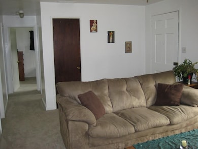 16 Winslow Dr, Schenectady, NY 12309 - photo 2