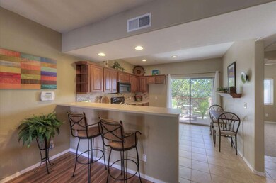 006_Breakfast Bar - Kitchen
