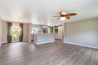 24 Williamsburg Way, Fort Myers, FL 33908 - photo 6