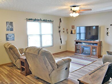 1197 Treehaven Ln, Columbus, OH 43204 - photo 3