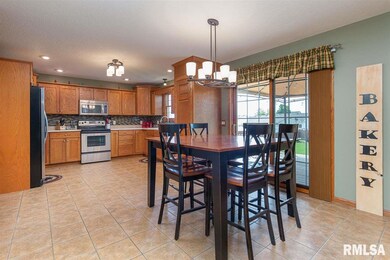 1645 W 67th St, Davenport, IA 52806 - photo 7