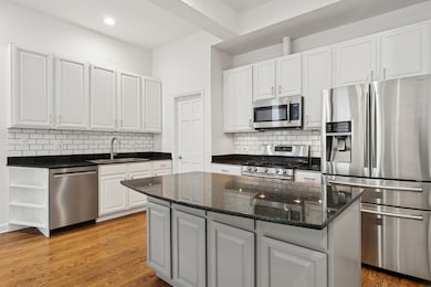 1215 N Greenview Ave unit 1E, Chicago, IL 60642 - photo 3