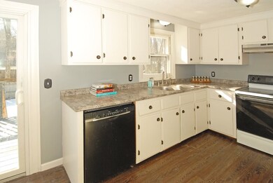 14 Maplewood Ave, Rochester, NH 03867 - photo 6