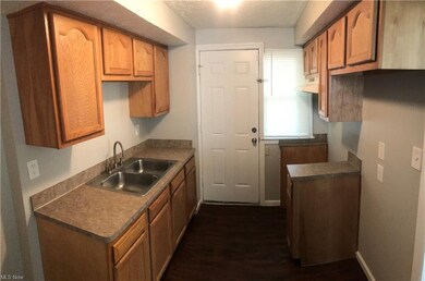 1564 E 256th St, Euclid, OH 44132 - photo 4