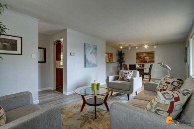Living room, View 3