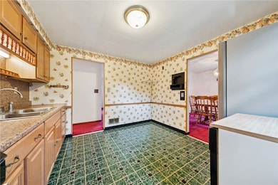 632 Penn Dr, Trafford, PA 15085 - photo 7