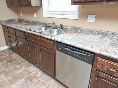 611 Orr St, Manchester, TN 37355 - photo 6