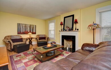 Living Room (3)