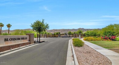 7813 S 30th Way-large-001-012-Neighborho