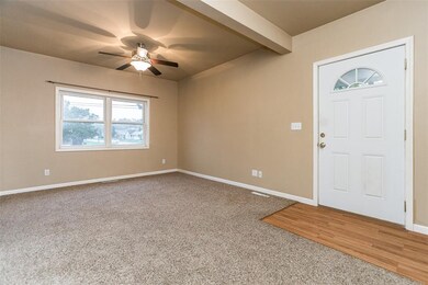 927 F Ave NW, Cedar Rapids, IA 52405 - photo 2