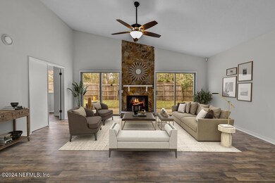 7227 Holiday Hill Cir N, Jacksonville, FL 32216 - photo 2