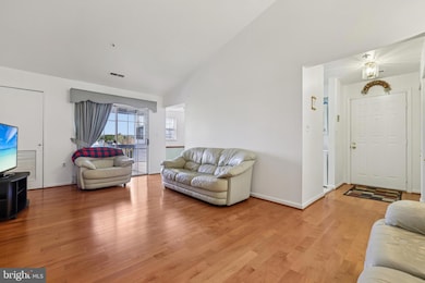 8377 Montgomery Run Rd unit I, Ellicott City, MD 21043 - photo 4