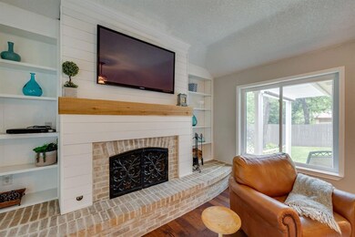 1306 Woodvine Dr, Euless, TX 76040 - photo 6