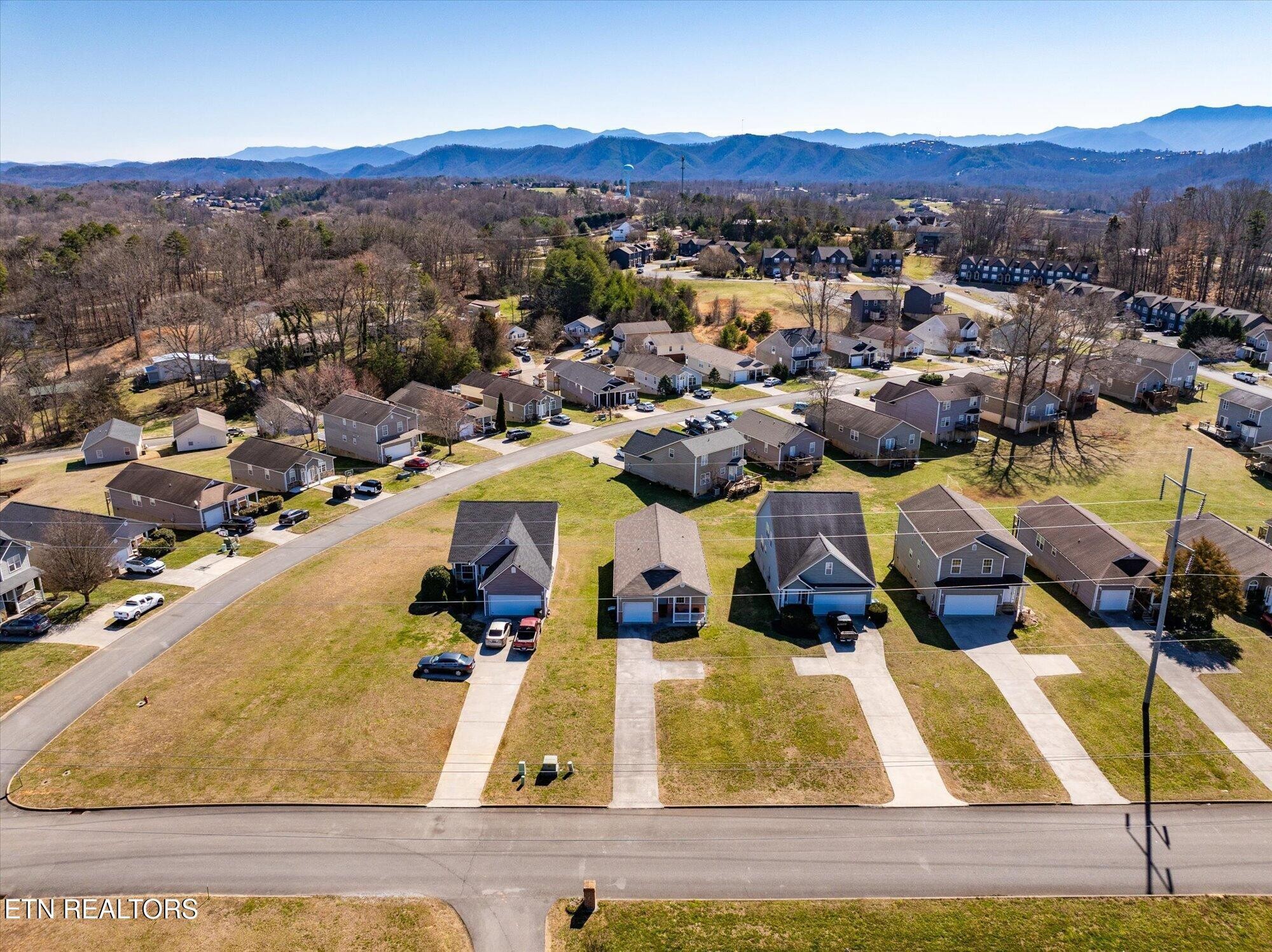 1307 William Holt Blvd, Sevierville, TN 37862 - photo 5