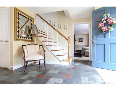 141 Stonecleave Rd, North Andover, MA 01845 - photo 2