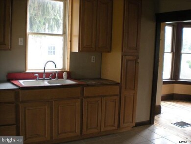 512 S Queen St, Littlestown, PA 17340 - photo 4