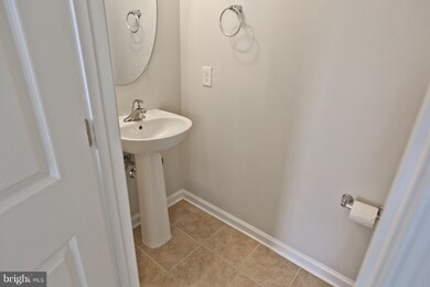 42783 Burrell Square unit UPPER, Ashburn, VA 20147 - photo 3