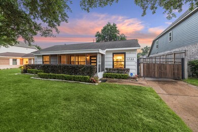1733 Gardenia Dr, Houston, TX 77018 - photo 3